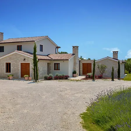 Casa Ginetto For 8 People Near Pula With Infinity 45 M2 And Extra Kids Pool & Large Garden