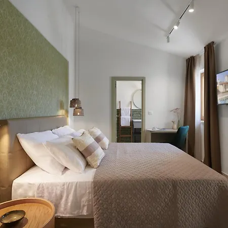 Casa Ginetto For 8 People Near Pula With Infinity 45 M2 And Extra Kids Pool & Large Garden Villa
