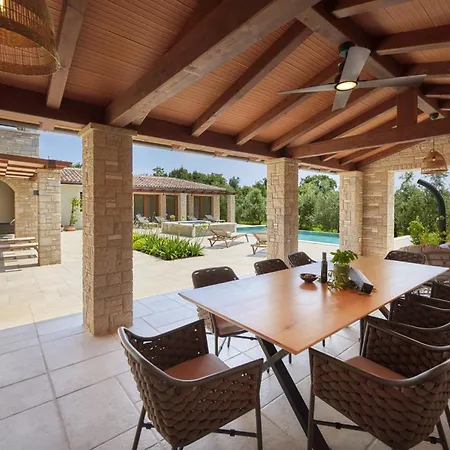 Casa Ginetto For 8 People Near Pula With Infinity 45 M2 And Extra Kids Pool & Large Garden Villa