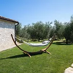 Villa Casa Ginetto Near Pula With 45 M2 And Extra Kids Pool, Wellness Area And Game & Grill Lounge *