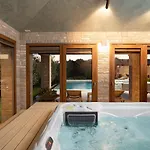 Casa Ginetto Near Pula With 45 M2 And Extra Kids Pool, Wellness Area And Game & Grill Lounge * Šišan