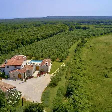 Casa Ginetto For 8 People Near Pula With Infinity 45 M2 And Extra Kids Pool & Large Garden Villa