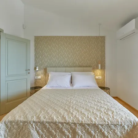 Casa Ginetto For 8 People Near Pula With Infinity 45 M2 And Extra Kids Pool & Large Garden Villa *