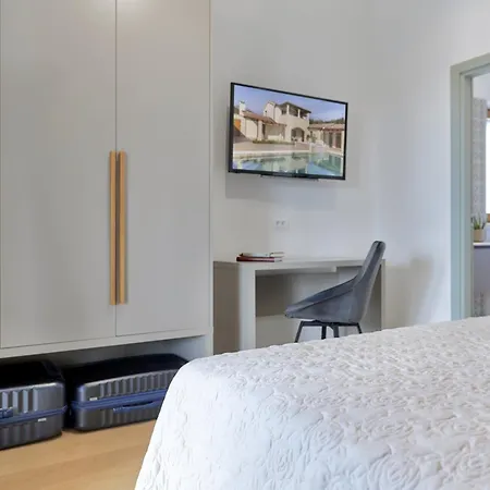 Casa Ginetto For 8 People Near Pula With Infinity 45 M2 And Extra Kids Pool & Large Garden *