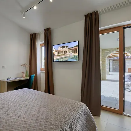 Casa Ginetto For 8 People Near Pula With Infinity 45 M2 And Extra Kids Pool & Large Garden Sisan