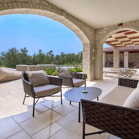 Casa Ginetto For 8 People Near Pula With Infinity 45 M2 And Extra Kids Pool & Large Garden Villa *