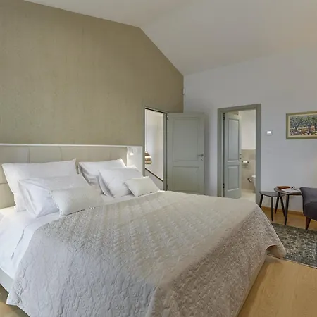 Casa Ginetto For 8 People Near Pula With Infinity 45 M2 And Extra Kids Pool & Large Garden Villa Sisan
