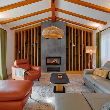 Villa Casa Ginetto For 8 People Near Pula With Infinity 45 M2 And Extra Kids Pool & Large Garden