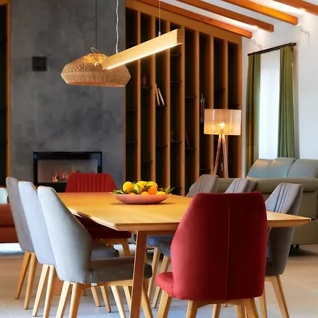 Villa Casa Ginetto For 8 People Near Pula With Infinity 45 M2 And Extra Kids Pool & Large Garden Sisan