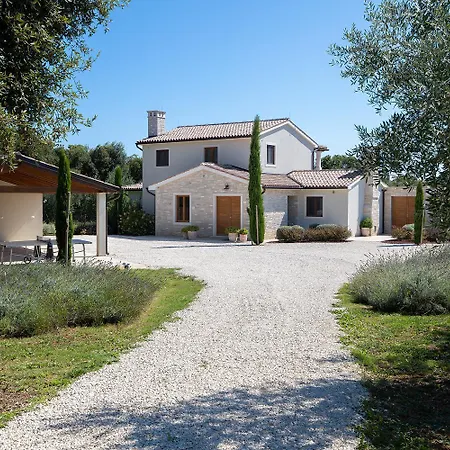 Villa Casa Ginetto Near Pula With 45 M2 And Extra Kids Pool, Wellness Area And Game & Grill Lounge