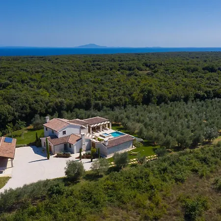 Villa Casa Ginetto Near Pula With 45 M2 And Extra Kids Pool, Wellness Area And Game & Grill Lounge Šišan