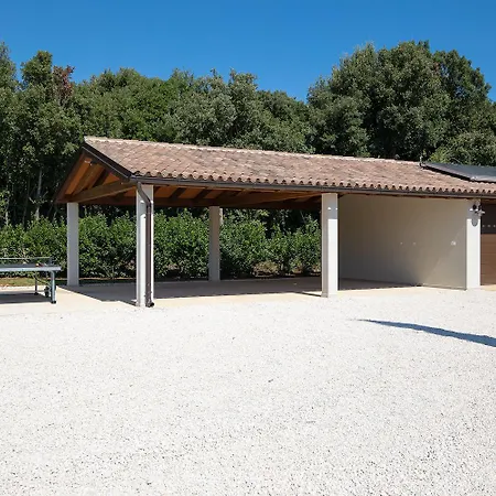 Villa Casa Ginetto Near Pula With 45 M2 And Extra Kids Pool, Wellness Area And Game & Grill Lounge Šišan