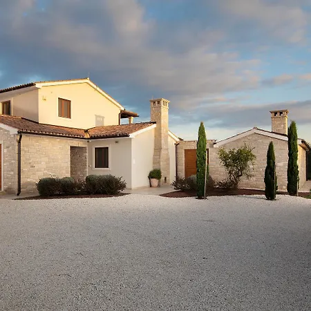 Villa Casa Ginetto Near Pula With 45 M2 And Extra Kids Pool, Wellness Area And Game & Grill Lounge