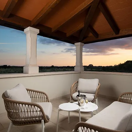 Casa Ginetto Near Pula With 45 M2 And Extra Kids Pool, Wellness Area And Game & Grill Lounge וילה *