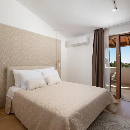 Casa Ginetto Near Pula With 45 M2 And Extra Kids Pool, Wellness Area And Game & Grill Lounge Šišan