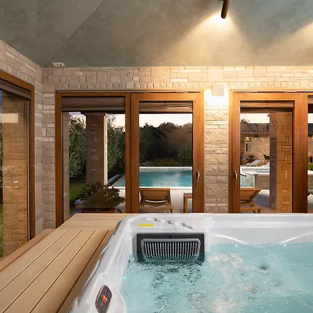 Casa Ginetto Near Pula With 45 M2 And Extra Kids Pool, Wellness Area And Game & Grill Lounge * Šišan