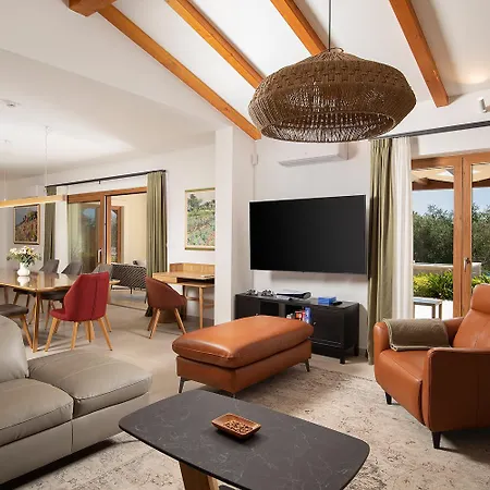 Casa Ginetto Near Pula With 45 M2 And Extra Kids Pool, Wellness Area And Game & Grill Lounge וילה